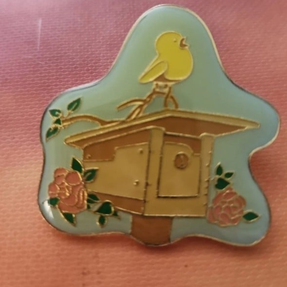 Charming Birdhouse Enamel Pin - Yellow and Gold
